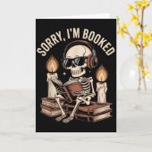 Sorry Im Booked Funny Halloween Skeleton Reading  カード (黄色い花)