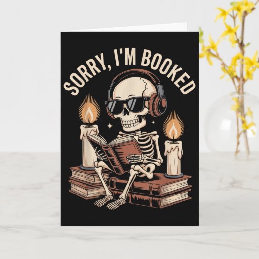 Sorry Im Booked Funny Halloween Skeleton Reading  カード (黄色い花)