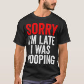 Sorry I'm Late I was Pooping Funny Tシャツ (正面)