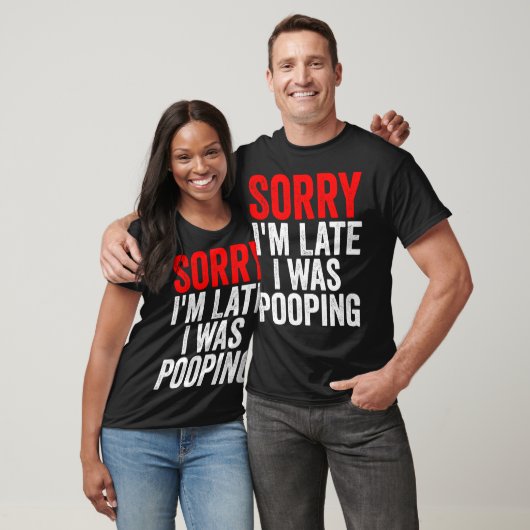 Sorry I'm Late I was Pooping Funny Tシャツ (ユニセックス)