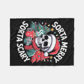 Sorta Merry Sorta Y Skeleton With Santa Hat  フリースブランケット (正面(横))