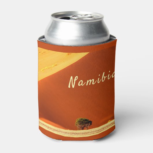 Sossusvlei写真のナミビア赤い砂丘と文字 缶クーラー (缶正面)