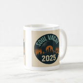 Soul Vacay 2025ロゴコーヒーカップ コーヒーマグカップ (正面右)