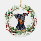Soulful Doberman Pinscher Dog in Holly Twig Wreath セラミックオーナメント (正面)