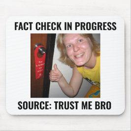 Source Trust Me Bro 面白いミーム マウスパッド