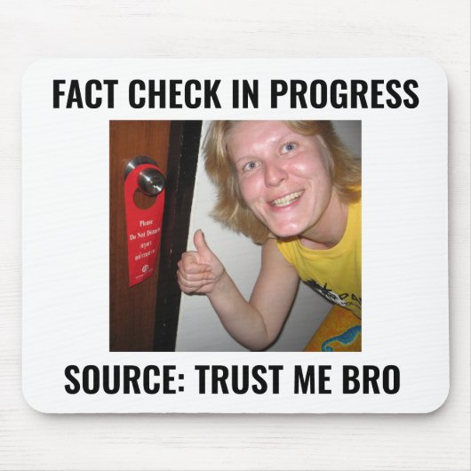 Source Trust Me Bro 面白いミーム マウスパッド (正面)