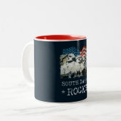 South Dakota Rocks Mount Rushmore Souvenir USA ツートーンマグカップ (正面左)