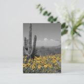 Southwestern Desert Saguaro Cactus and Sunflowers ポストカード (スタンド正面)