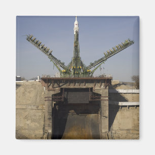 Soyuzのロケットは位置3に建ちます マグネット