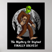 Space Alien Bigfoot Conspiracy Mystery Solved UFO ポスター (正面)