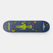 Space Alien with Flying Saucer Personalized スケートボード (横)