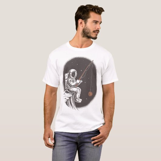 Space Fisher – Astronaut Catching the Sun and Moon Tシャツ (正面フル)