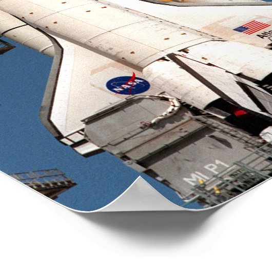 Space Shuttle Atlantis Prepares for Launch ポスター (角)