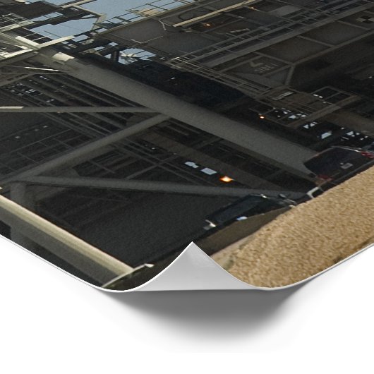 Space Shuttle Discovery sits ready ポスター (角)