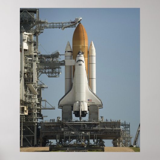 Space Shuttle Discovery sits ready ポスター (正面)