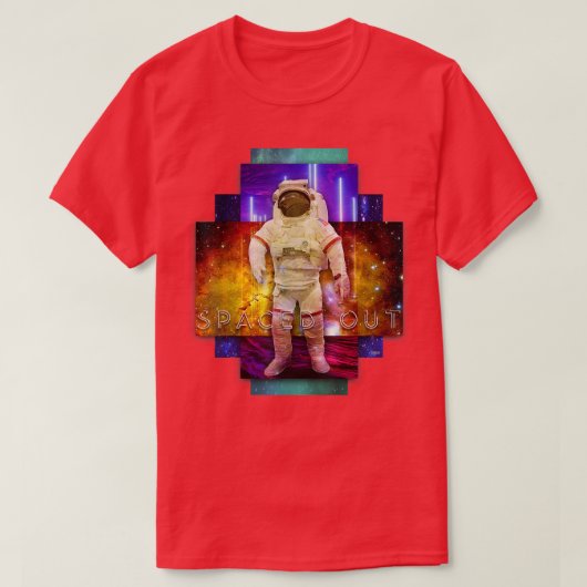 Spaced Out Synthwave Astronaut Tシャツ (デザイン正面)