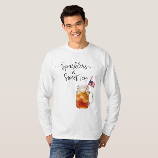 Sparklers & Sweet Tea: Relaxed 4th of July Tシャツ (正面フル)