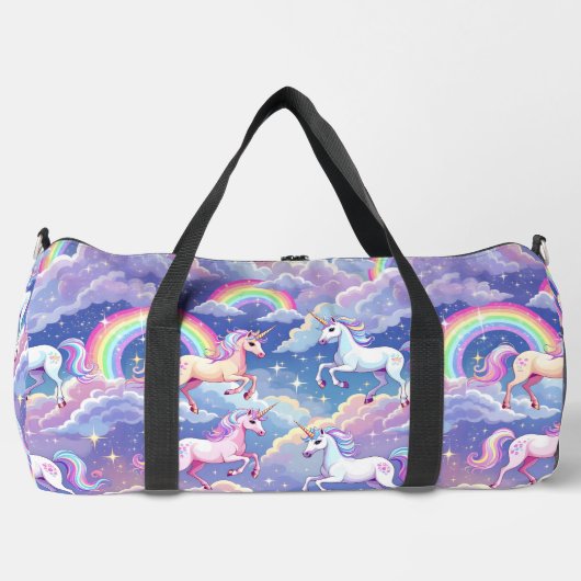 Sparkly rainbow and unicorns on clouds ダッフルバッグ (正面)
