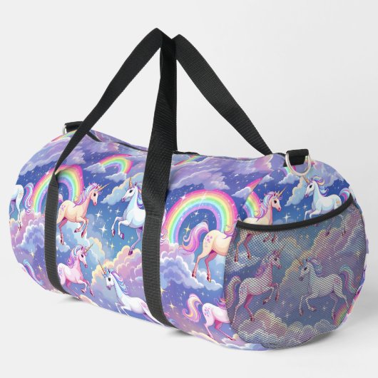 Sparkly rainbow and unicorns on clouds ダッフルバッグ (右コーナー)