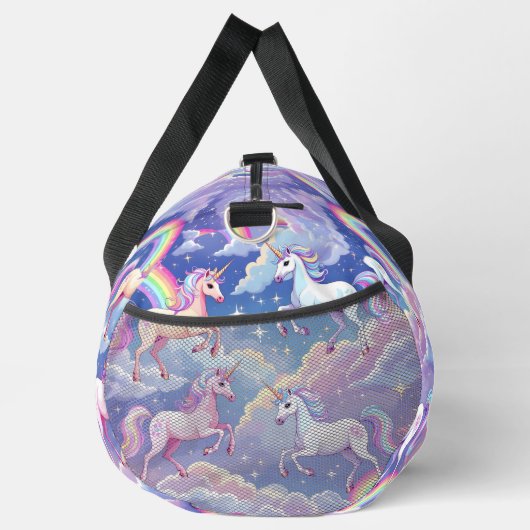 Sparkly rainbow and unicorns on clouds ダッフルバッグ (右)