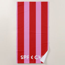 "SPF & Chill" かわいい夏らしい赤とピンクのストライプ ビーチタオル