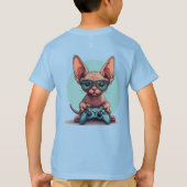 Sphynx Cat Holding Game Controller Tシャツ (裏面)