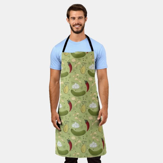 Spicy dill pickle Potato chip design エプロン (着用した状態)