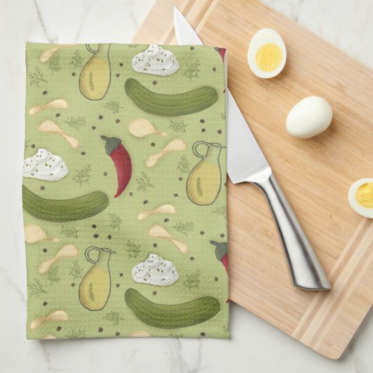 Spicy dill pickle Potato chip design キッチンタオル (四つ折り)