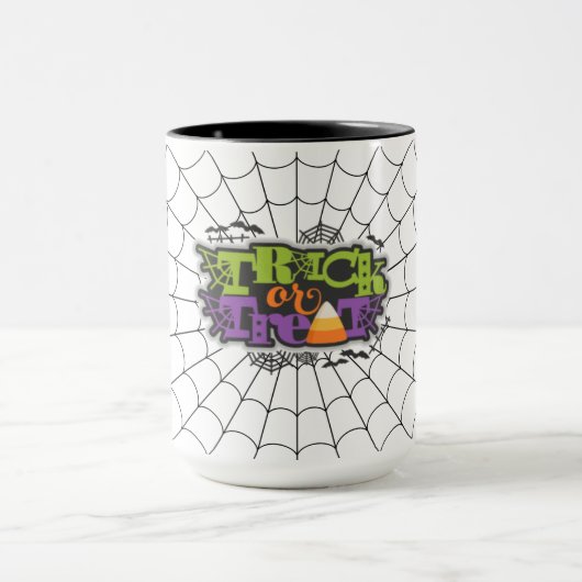 Spider Webでトリックまたはトリート マグカップ (中央)