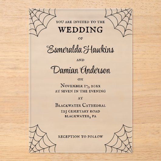Spiderwebs Black and White Gothic Wedding アクリル招待状 (正面)