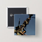 SPIEの装備の海兵隊員。 ロープ装置 缶バッジ (正面&裏面)