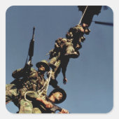 SPIE RIG上の海兵隊。次の操作を行うロープ装置 スクエアシール (正面)