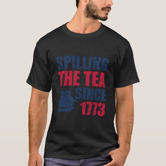 Spilling The Tea Since 1773 Us 4Th Of July Fathers Tシャツ (正面)