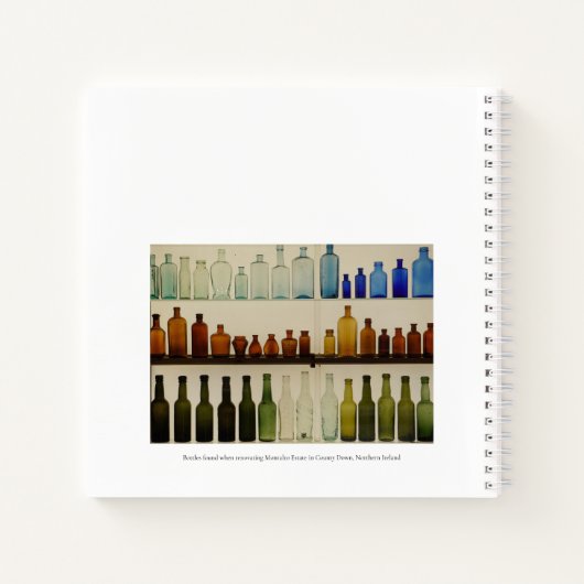 Spiral Notebook with Glass Bottle Design ノートブック (裏面)