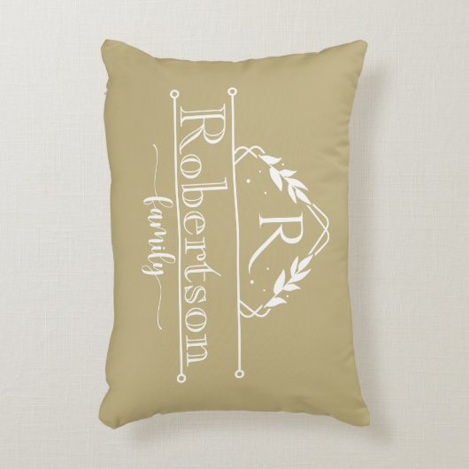 Split Monogram Family Name Sand Colo Frame アクセントクッション (正面(垂直))