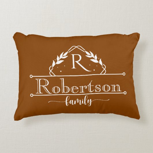 Split Monogram Family Name Terracotta Frame アクセントクッション (正面)