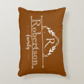 Split Monogram Family Name Terracotta Frame アクセントクッション (正面(垂直))