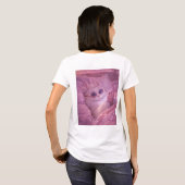 Spoiled Princess Cat Texting in Bed                Tシャツ (裏面フル)