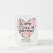Spoils Me Tshirtsおよびギフトピンクの伯母さん フロストグラスマグカップ (中央)