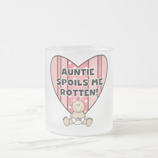 Spoils Me Tshirtsおよびギフトピンクの伯母さん フロストグラスマグカップ (中央)