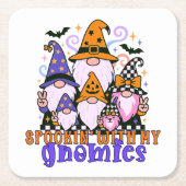Spookin’ With My Gnomies: Retro Halloween Friends スクエアペーパーコースター (正面)