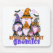 Spookin’ With My Gnomies: Retro Halloween Friends マウスパッド (正面)