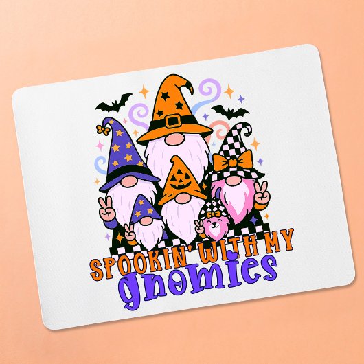Spookin’ With My Gnomies: Retro Halloween Friends マウスパッド