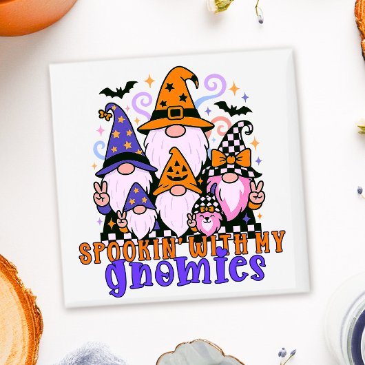 Spookin’ With My Gnomies: Retro Halloween Friends マグネット