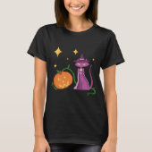 Spooky and Cute Halloween Witch Cat and Pumpkin Tシャツ (正面)