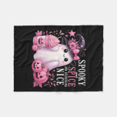 Spooky And Spice And Everything Nice Halloween Pin フリースブランケット (正面(横))