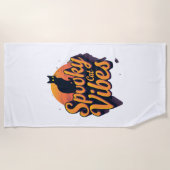 Spooky Cat Vibes 2 ビーチタオル (正面)