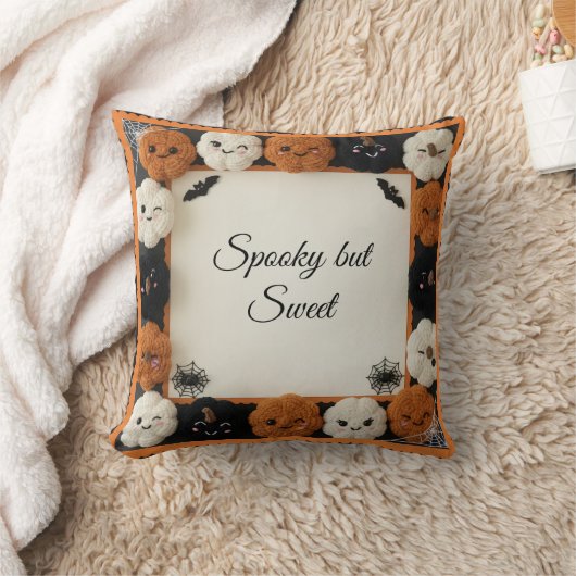 Spooky Cute Crochet Pumpkin Halloween Throw Pillow クッション (ブランケット)