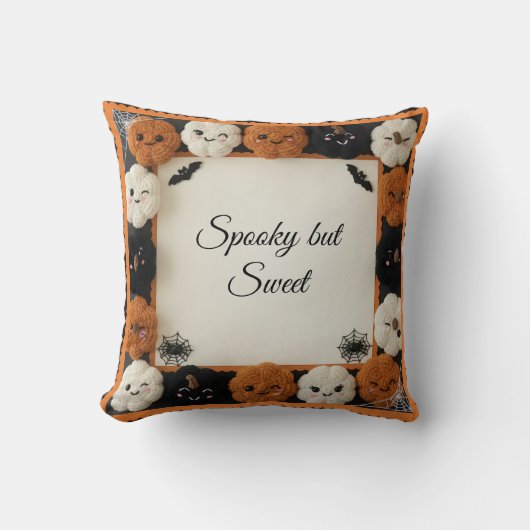 Spooky Cute Crochet Pumpkin Halloween Throw Pillow クッション (正面)