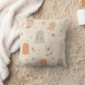 Spooky Cute Halloween Throw Pillow. クッション (ブランケット)